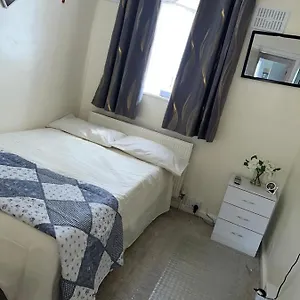 Single With Smart Tv Luton (Bedfordshire)